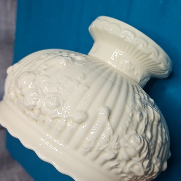 Royal Albert Cream Pedestal Bowl - Picture 7 of 9